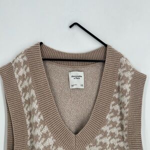 Abercrombie & Fitch Beige Cropped Pattern V Neck Houndstooth Sweater Vest